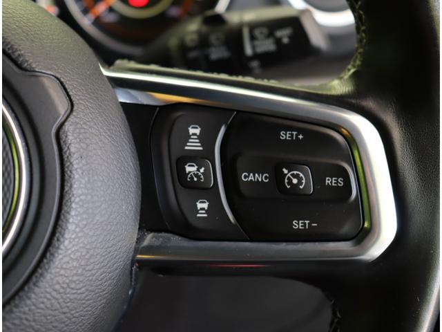 ジープ・ラングラーアンリミテッド サハラ／ワンオーナー／　フルセグナビ／Ｆ＆Ｂカメラ／黒革シート／アダプティブクルーズ／スマートキー／自動緊急ブレーキ／ブラインドスポット／オートＬＥＤ／ルーフラック／社外Ｆバンパー＆ステップ／１８ＡＷ／８ＡＴ（23枚目）