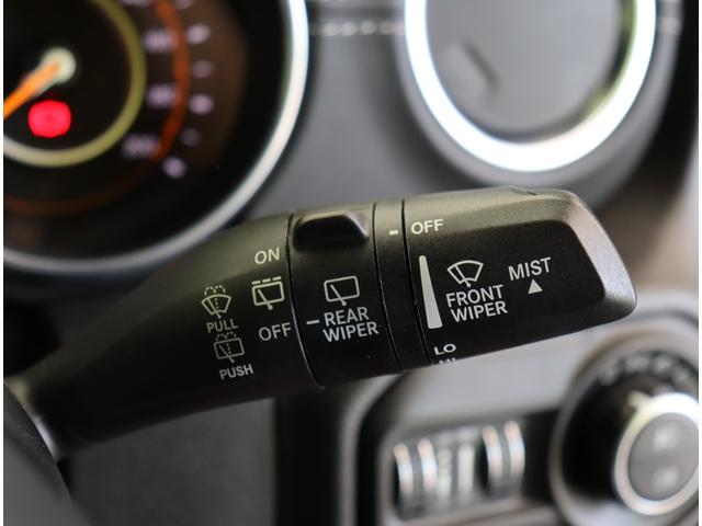 ジープ・ラングラーアンリミテッド サハラ／ワンオーナー／　フルセグナビ／Ｆ＆Ｂカメラ／黒革シート／アダプティブクルーズ／スマートキー／自動緊急ブレーキ／ブラインドスポット／オートＬＥＤ／ルーフラック／社外Ｆバンパー＆ステップ／１８ＡＷ／８ＡＴ（24枚目）