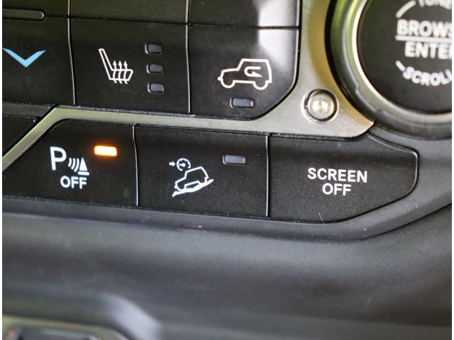 ジープ・ラングラーアンリミテッド サハラ／ワンオーナー／　フルセグナビ／Ｆ＆Ｂカメラ／黒革シート／アダプティブクルーズ／スマートキー／自動緊急ブレーキ／ブラインドスポット／オートＬＥＤ／ルーフラック／社外Ｆバンパー＆ステップ／１８ＡＷ／８ＡＴ（29枚目）