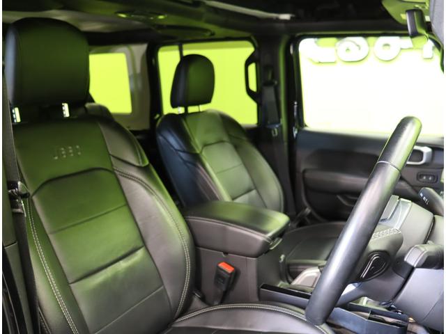 ジープ・ラングラーアンリミテッド サハラ／ワンオーナー／　フルセグナビ／Ｆ＆Ｂカメラ／黒革シート／アダプティブクルーズ／スマートキー／自動緊急ブレーキ／ブラインドスポット／オートＬＥＤ／ルーフラック／社外Ｆバンパー＆ステップ／１８ＡＷ／８ＡＴ（34枚目）