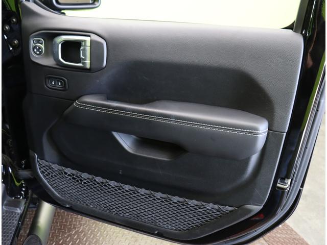 ジープ・ラングラーアンリミテッド サハラ／ワンオーナー／　フルセグナビ／Ｆ＆Ｂカメラ／黒革シート／アダプティブクルーズ／スマートキー／自動緊急ブレーキ／ブラインドスポット／オートＬＥＤ／ルーフラック／社外Ｆバンパー＆ステップ／１８ＡＷ／８ＡＴ（37枚目）