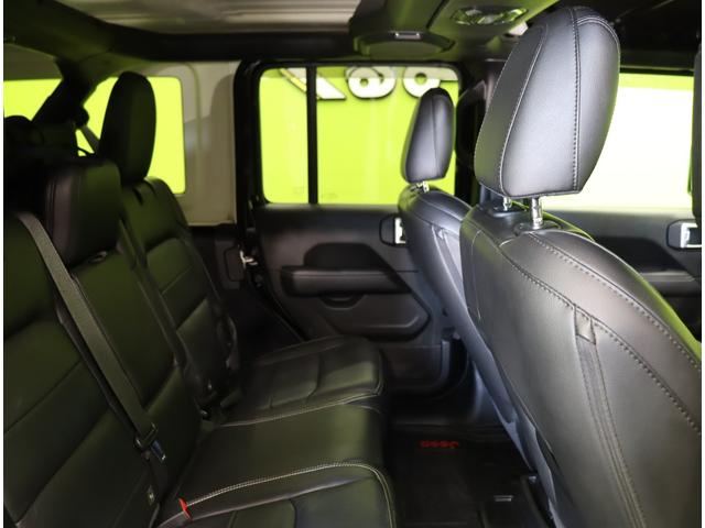 ジープ・ラングラーアンリミテッド サハラ／ワンオーナー／　フルセグナビ／Ｆ＆Ｂカメラ／黒革シート／アダプティブクルーズ／スマートキー／自動緊急ブレーキ／ブラインドスポット／オートＬＥＤ／ルーフラック／社外Ｆバンパー＆ステップ／１８ＡＷ／８ＡＴ（39枚目）