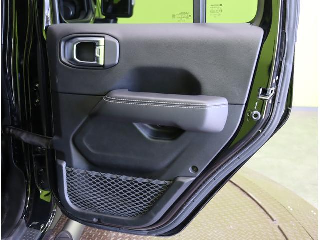 ジープ・ラングラーアンリミテッド サハラ／ワンオーナー／　フルセグナビ／Ｆ＆Ｂカメラ／黒革シート／アダプティブクルーズ／スマートキー／自動緊急ブレーキ／ブラインドスポット／オートＬＥＤ／ルーフラック／社外Ｆバンパー＆ステップ／１８ＡＷ／８ＡＴ（41枚目）