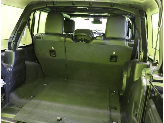 ジープ・ラングラーアンリミテッド サハラ／ワンオーナー／　フルセグナビ／Ｆ＆Ｂカメラ／黒革シート／アダプティブクルーズ／スマートキー／自動緊急ブレーキ／ブラインドスポット／オートＬＥＤ／ルーフラック／社外Ｆバンパー＆ステップ／１８ＡＷ／８ＡＴ（42枚目）