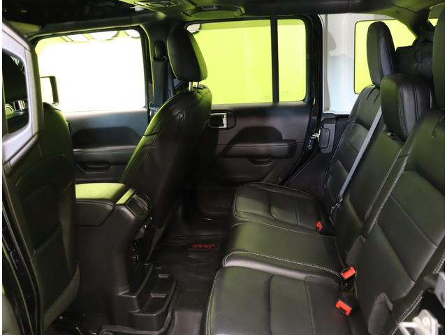 ジープ・ラングラーアンリミテッド サハラ／ワンオーナー／　フルセグナビ／Ｆ＆Ｂカメラ／黒革シート／アダプティブクルーズ／スマートキー／自動緊急ブレーキ／ブラインドスポット／オートＬＥＤ／ルーフラック／社外Ｆバンパー＆ステップ／１８ＡＷ／８ＡＴ（45枚目）