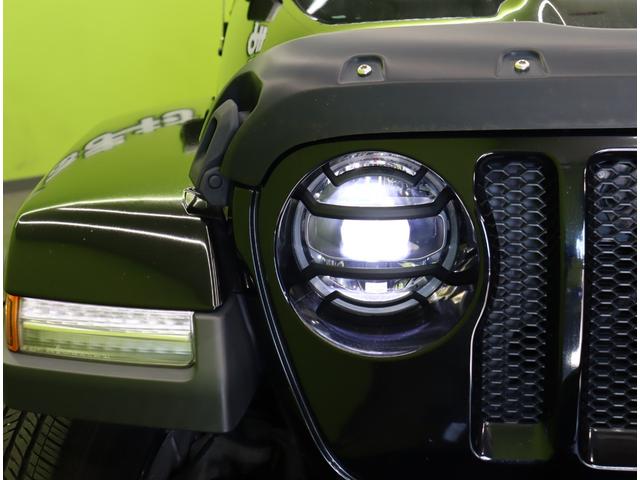 ジープ・ラングラーアンリミテッド サハラ／ワンオーナー／　フルセグナビ／Ｆ＆Ｂカメラ／黒革シート／アダプティブクルーズ／スマートキー／自動緊急ブレーキ／ブラインドスポット／オートＬＥＤ／ルーフラック／社外Ｆバンパー＆ステップ／１８ＡＷ／８ＡＴ（54枚目）