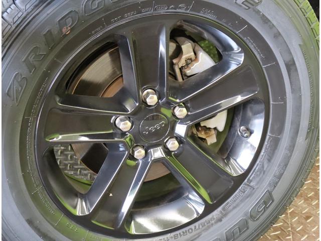 ジープ・ラングラーアンリミテッド サハラ／ワンオーナー／　フルセグナビ／Ｆ＆Ｂカメラ／黒革シート／アダプティブクルーズ／スマートキー／自動緊急ブレーキ／ブラインドスポット／オートＬＥＤ／ルーフラック／社外Ｆバンパー＆ステップ／１８ＡＷ／８ＡＴ（56枚目）