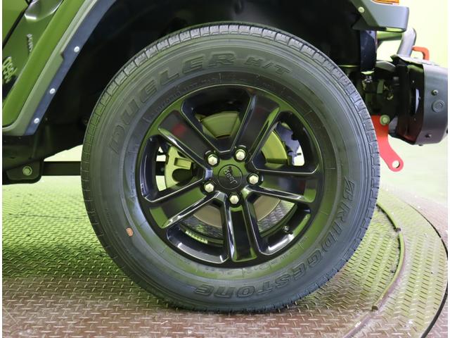 ジープ・ラングラーアンリミテッド サハラ／ワンオーナー／　フルセグナビ／Ｆ＆Ｂカメラ／黒革シート／アダプティブクルーズ／スマートキー／自動緊急ブレーキ／ブラインドスポット／オートＬＥＤ／ルーフラック／社外Ｆバンパー＆ステップ／１８ＡＷ／８ＡＴ（68枚目）