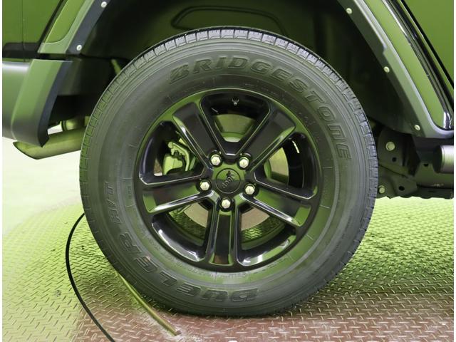 ジープ・ラングラーアンリミテッド サハラ／ワンオーナー／　フルセグナビ／Ｆ＆Ｂカメラ／黒革シート／アダプティブクルーズ／スマートキー／自動緊急ブレーキ／ブラインドスポット／オートＬＥＤ／ルーフラック／社外Ｆバンパー＆ステップ／１８ＡＷ／８ＡＴ（69枚目）