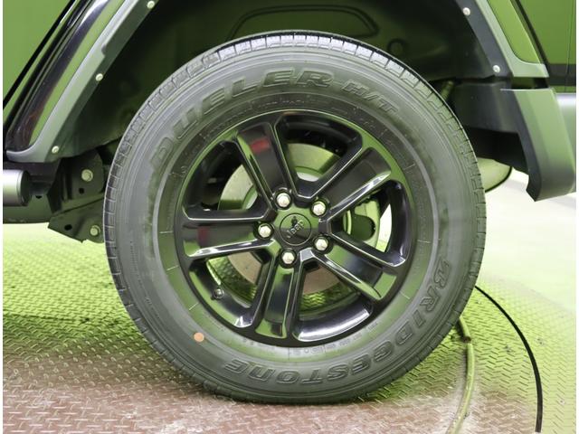 ジープ・ラングラーアンリミテッド サハラ／ワンオーナー／　フルセグナビ／Ｆ＆Ｂカメラ／黒革シート／アダプティブクルーズ／スマートキー／自動緊急ブレーキ／ブラインドスポット／オートＬＥＤ／ルーフラック／社外Ｆバンパー＆ステップ／１８ＡＷ／８ＡＴ（70枚目）