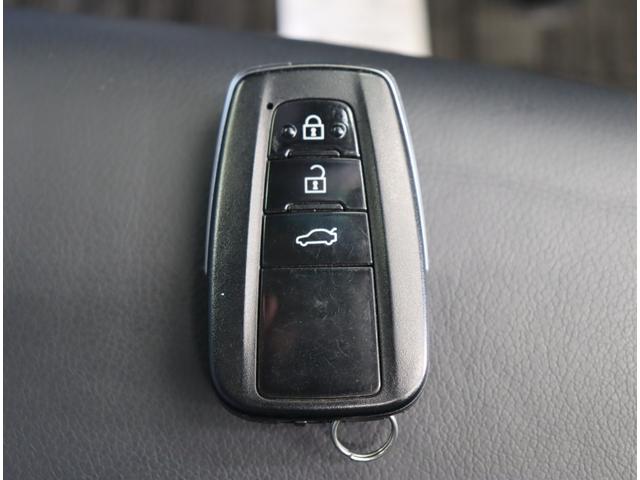 カムリ ＷＳレザーパッケージ／走行１０７００ｋｍ／　フルセグナビ／Ｂカメラ／レザーシート／スマートキー／革巻ステア／パドルシフト／セーフフティセンス／ＢＳＭ／ＲＣＴＡ／ドラレコ／クリアランスソナー／オートＬＥＤ／１８ＡＷ／ＣＶＴ（20枚目）