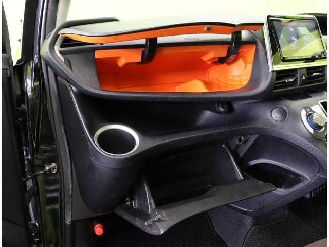 シエンタ ハイブリッドＧ　クエロ／モデリスタエアロ／Ｒモニター／　９型フルセグナビ／パノラミックビュー／１２．１型フリップダウンＭ／両側自動ドア／ハーフレザー／セーフティセンス／スマートキー／ＥＴＣ／ドラレコ／モデリスタエアロ／オートＬＥＤ／ＣＶＴ（50枚目）