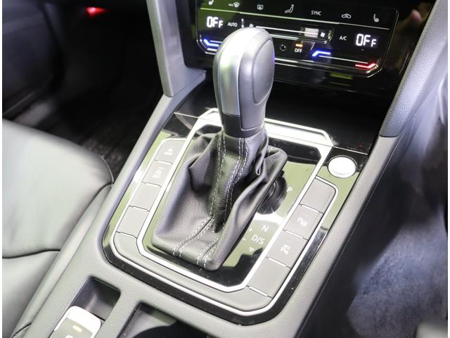アルテオン シューティングブレーク TSI 4モーション Rラインアドバンス/サンルーフ/黒革/ 純正ナビ/全方位モニター/デジタルコックピット/黒革シート/ハーマンカードン/レーダークルーズ/ブラインドスポット/Pバックドア/ハイビームアシスト/LED/サンルーフ/20AW/7AT(17枚目)