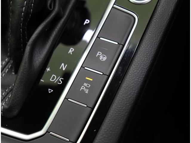 アルテオン シューティングブレーク TSI 4モーション Rラインアドバンス/サンルーフ/黒革/ 純正ナビ/全方位モニター/デジタルコックピット/黒革シート/ハーマンカードン/レーダークルーズ/ブラインドスポット/Pバックドア/ハイビームアシスト/LED/サンルーフ/20AW/7AT(18枚目)