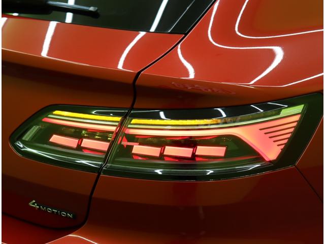 アルテオン シューティングブレーク TSI 4モーション Rラインアドバンス/サンルーフ/黒革/ 純正ナビ/全方位モニター/デジタルコックピット/黒革シート/ハーマンカードン/レーダークルーズ/ブラインドスポット/Pバックドア/ハイビームアシスト/LED/サンルーフ/20AW/7AT(64枚目)