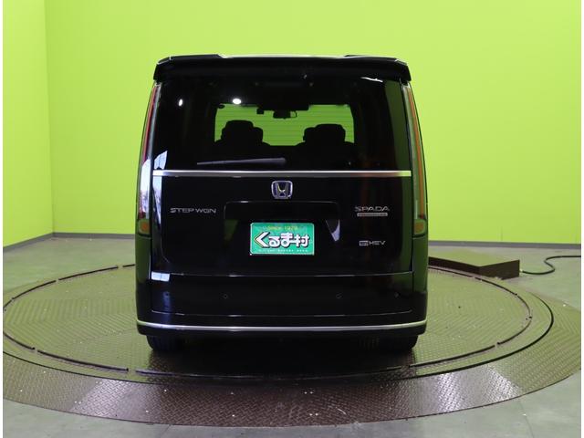 ステップワゴン ｅ：ＨＥＶスパーダ　プレミアムライン／ホンダセンシング／　１１．４型ナビＴＶ／マルチビューモニター／１５．６型フリップダウンＭ／両側自動ドア／スマートキー／ＣＭＢＳ／路外逸脱抑制／ブラインドスポット／オートハイビーム／ＬＥＤライト／１７ＡＷ／７人乗（7枚目）