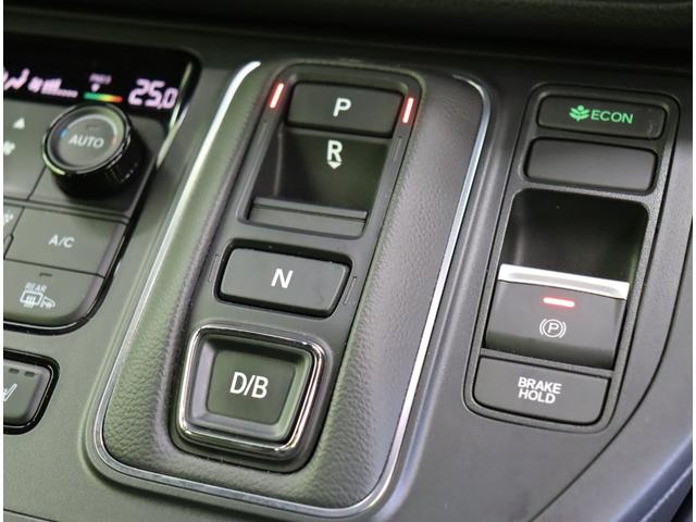 ステップワゴン ｅ：ＨＥＶスパーダ　プレミアムライン／ホンダセンシング／　１１．４型ナビＴＶ／マルチビューモニター／１５．６型フリップダウンＭ／両側自動ドア／スマートキー／ＣＭＢＳ／路外逸脱抑制／ブラインドスポット／オートハイビーム／ＬＥＤライト／１７ＡＷ／７人乗（18枚目）