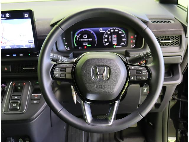 ステップワゴン ｅ：ＨＥＶスパーダ　プレミアムライン／ホンダセンシング／　１１．４型ナビＴＶ／マルチビューモニター／１５．６型フリップダウンＭ／両側自動ドア／スマートキー／ＣＭＢＳ／路外逸脱抑制／ブラインドスポット／オートハイビーム／ＬＥＤライト／１７ＡＷ／７人乗（19枚目）