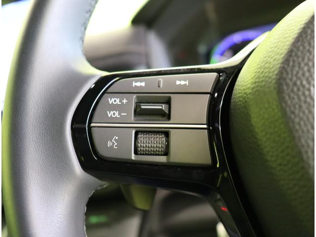 ステップワゴン ｅ：ＨＥＶスパーダ　プレミアムライン／ホンダセンシング／　１１．４型ナビＴＶ／マルチビューモニター／１５．６型フリップダウンＭ／両側自動ドア／スマートキー／ＣＭＢＳ／路外逸脱抑制／ブラインドスポット／オートハイビーム／ＬＥＤライト／１７ＡＷ／７人乗（20枚目）