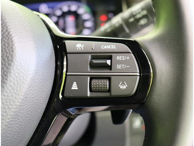 ステップワゴン ｅ：ＨＥＶスパーダ　プレミアムライン／ホンダセンシング／　１１．４型ナビＴＶ／マルチビューモニター／１５．６型フリップダウンＭ／両側自動ドア／スマートキー／ＣＭＢＳ／路外逸脱抑制／ブラインドスポット／オートハイビーム／ＬＥＤライト／１７ＡＷ／７人乗（21枚目）