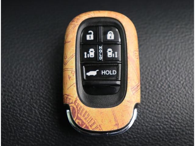 ステップワゴン ｅ：ＨＥＶスパーダ　プレミアムライン／ホンダセンシング／　１１．４型ナビＴＶ／マルチビューモニター／１５．６型フリップダウンＭ／両側自動ドア／スマートキー／ＣＭＢＳ／路外逸脱抑制／ブラインドスポット／オートハイビーム／ＬＥＤライト／１７ＡＷ／７人乗（25枚目）