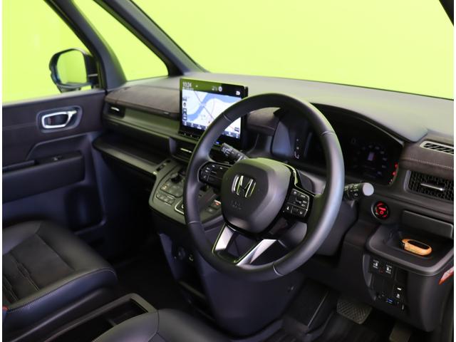 ステップワゴン ｅ：ＨＥＶスパーダ　プレミアムライン／ホンダセンシング／　１１．４型ナビＴＶ／マルチビューモニター／１５．６型フリップダウンＭ／両側自動ドア／スマートキー／ＣＭＢＳ／路外逸脱抑制／ブラインドスポット／オートハイビーム／ＬＥＤライト／１７ＡＷ／７人乗（33枚目）