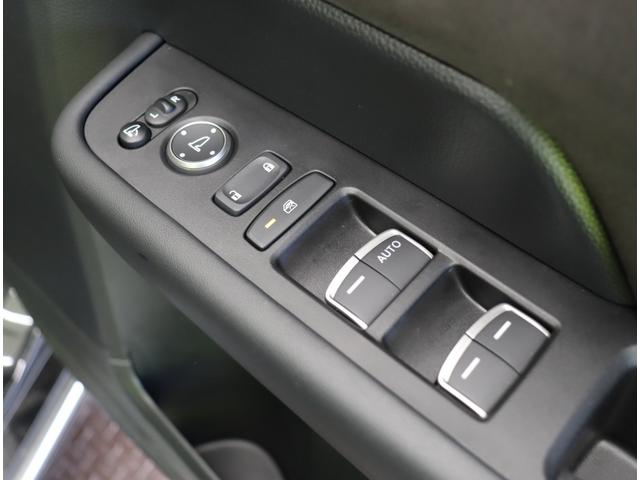 ステップワゴン ｅ：ＨＥＶスパーダ　プレミアムライン／ホンダセンシング／　１１．４型ナビＴＶ／マルチビューモニター／１５．６型フリップダウンＭ／両側自動ドア／スマートキー／ＣＭＢＳ／路外逸脱抑制／ブラインドスポット／オートハイビーム／ＬＥＤライト／１７ＡＷ／７人乗（38枚目）