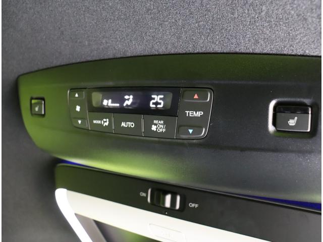 ステップワゴン ｅ：ＨＥＶスパーダ　プレミアムライン／ホンダセンシング／　１１．４型ナビＴＶ／マルチビューモニター／１５．６型フリップダウンＭ／両側自動ドア／スマートキー／ＣＭＢＳ／路外逸脱抑制／ブラインドスポット／オートハイビーム／ＬＥＤライト／１７ＡＷ／７人乗（42枚目）