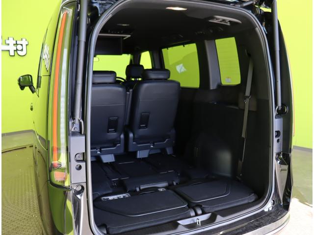 ステップワゴン ｅ：ＨＥＶスパーダ　プレミアムライン／ホンダセンシング／　１１．４型ナビＴＶ／マルチビューモニター／１５．６型フリップダウンＭ／両側自動ドア／スマートキー／ＣＭＢＳ／路外逸脱抑制／ブラインドスポット／オートハイビーム／ＬＥＤライト／１７ＡＷ／７人乗（47枚目）