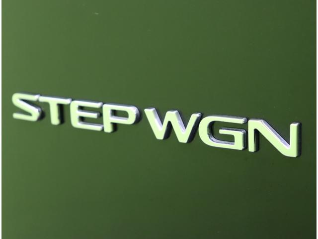 ステップワゴン ｅ：ＨＥＶスパーダ　プレミアムライン／ホンダセンシング／　１１．４型ナビＴＶ／マルチビューモニター／１５．６型フリップダウンＭ／両側自動ドア／スマートキー／ＣＭＢＳ／路外逸脱抑制／ブラインドスポット／オートハイビーム／ＬＥＤライト／１７ＡＷ／７人乗（67枚目）