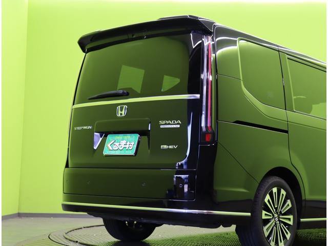 ステップワゴン ｅ：ＨＥＶスパーダ　プレミアムライン／ホンダセンシング／　１１．４型ナビＴＶ／マルチビューモニター／１５．６型フリップダウンＭ／両側自動ドア／スマートキー／ＣＭＢＳ／路外逸脱抑制／ブラインドスポット／オートハイビーム／ＬＥＤライト／１７ＡＷ／７人乗（68枚目）