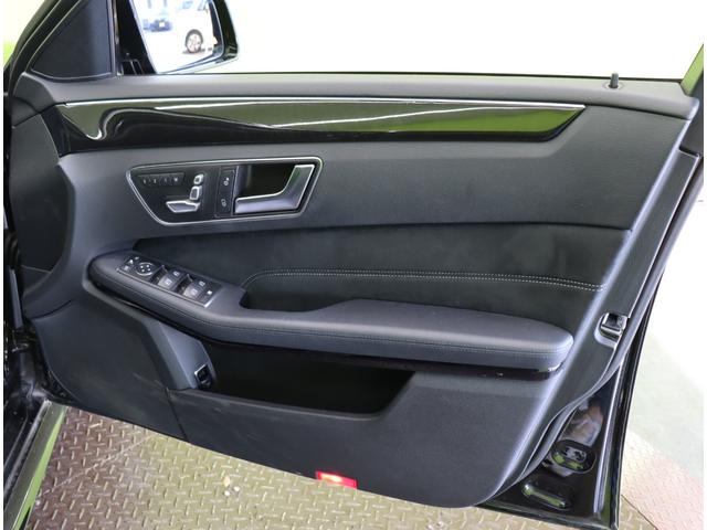 ���^�]�ȃh�A��