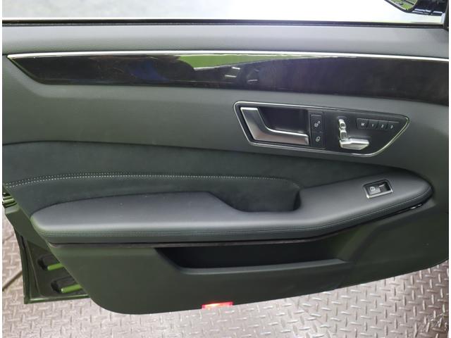 ������ȃh�A��