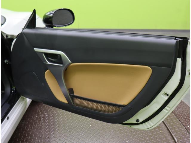 ���^�]�ȃh�A��