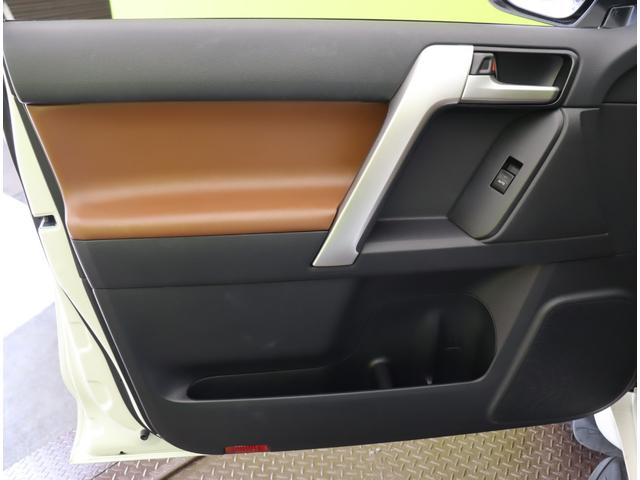 ������ȃh�A��