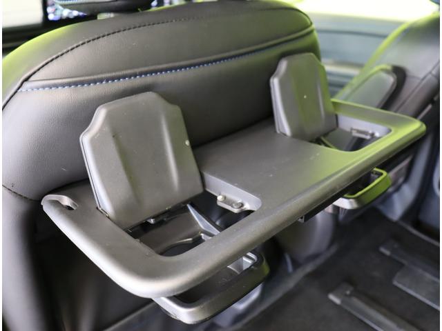 ���e�[�u����