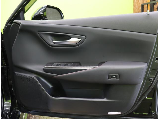 ���^�]�ȃh�A��