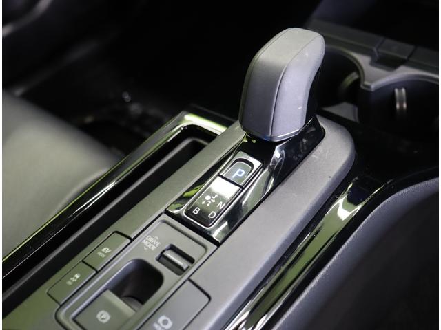 プリウス Ｇ／モデリスタエアロ／革調シートカバー／　フルセグナビ／Ｂカメラ／革調シートカバー／レーダークルーズ／プリクラッシュ／ＢＳＭ／ＰＫＳＢ／革巻ステア／スマートキー／クリアランスソナー／オートＬＥＤ／１９ＡＷ／モデリスタエアロ／ＣＶＴ（18枚目）