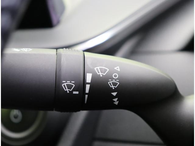 プリウス Ｇ／モデリスタエアロ／革調シートカバー／　フルセグナビ／Ｂカメラ／革調シートカバー／レーダークルーズ／プリクラッシュ／ＢＳＭ／ＰＫＳＢ／革巻ステア／スマートキー／クリアランスソナー／オートＬＥＤ／１９ＡＷ／モデリスタエアロ／ＣＶＴ（24枚目）