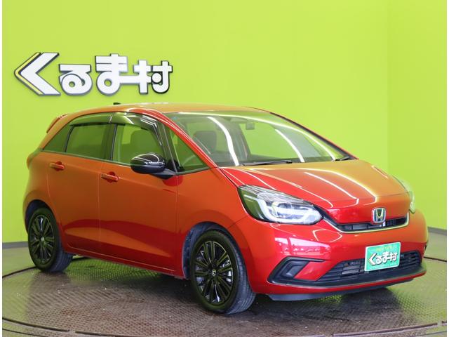 フィット ｅ：ＨＥＶホーム　カーサ／２０周年特別仕様車／　フルセグナビ／Ｂカメラ／ハーフレザー／シートヒーター／アダプティブクルコン／ＣＭＢＳ／路外逸脱抑制／スマートキー／革巻ステア／コーナーセンサー／ミラーウインカー／オートＬＥＤ／１６ＡＷ（4枚目）