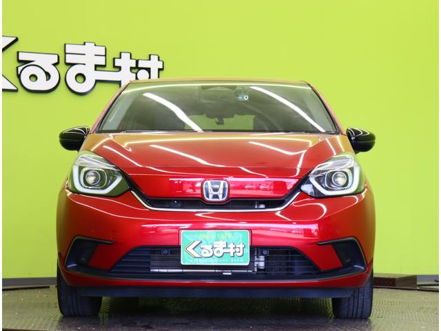 フィット ｅ：ＨＥＶホーム　カーサ／２０周年特別仕様車／　フルセグナビ／Ｂカメラ／ハーフレザー／シートヒーター／アダプティブクルコン／ＣＭＢＳ／路外逸脱抑制／スマートキー／革巻ステア／コーナーセンサー／ミラーウインカー／オートＬＥＤ／１６ＡＷ（56枚目）