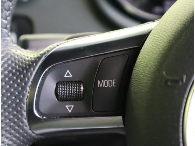 ステアリングスイッチ『ステアリングにオーディオのボリュームスイッチが付いておりますので、走行中もお手元で安全に操作が可能になります！』