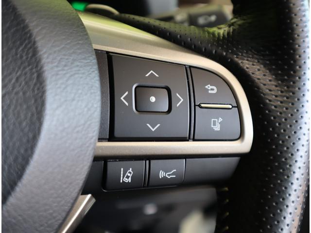 ステアリングホイールにオーディオ・リモート・コントロール・ボタンを配置。手を離さず、素早く安全に操作することができます。