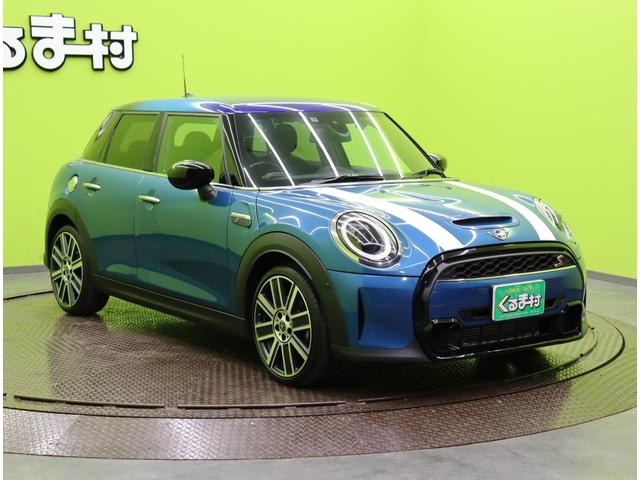 ＭＩＮＩ クーパーＳＤ　ミニ・ユアーズ・トリム／走行１０９００ｋｍ／　マルチトーンルーフ／フルセグＨＤＤナビ／Ｂカメラ／パドルシフト／ユアーズトリム／専用スポーク１８ＡＷ・エンブレム・レザーラウンジスポーツシート・レザーステアリング・フロアマット／４気筒Ｄ－ＴＢ／８ＡＴ（4枚目）