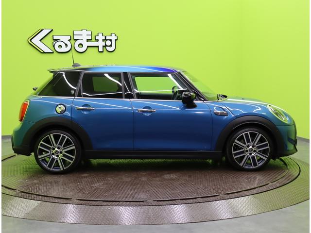 ＭＩＮＩ クーパーＳＤ　ミニ・ユアーズ・トリム／走行１０９００ｋｍ／　マルチトーンルーフ／フルセグＨＤＤナビ／Ｂカメラ／パドルシフト／ユアーズトリム／専用スポーク１８ＡＷ・エンブレム・レザーラウンジスポーツシート・レザーステアリング・フロアマット／４気筒Ｄ－ＴＢ／８ＡＴ（5枚目）