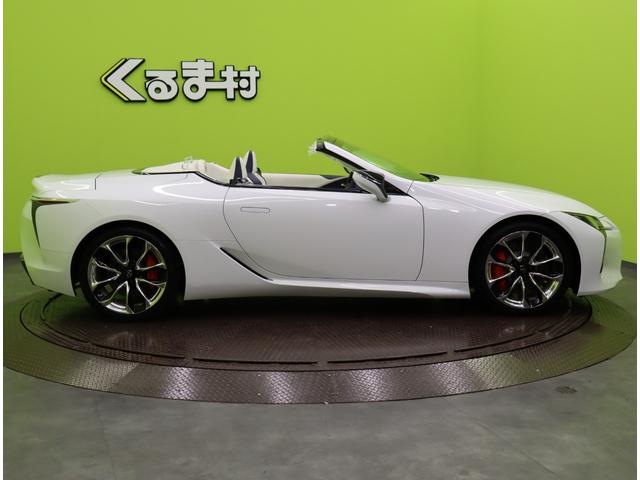 ＬＣ ＬＣ５００コンバーチブル／ホワイト＆ブルー本革／２１ＡＷ／　／メーカーナビ／Ｂカメラ／本革ベンチレーション／専用ルーフカラーマリンブルー／マクレビ／レーダークルーズ／ＬＫＡ／ＰＣＳ／ＢＳＭ／クリアランスソナー／三眼ＬＥＤ／ＯＰ鍛造２１ＡＷ／オレンジキャリパー／（5枚目）