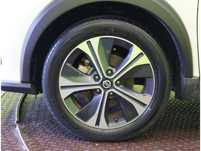 キックス Ｘ　ツートーンインテリアエディション／　９型フルセグナビ／Ｂカメラ／オレンジ合皮シート／プロパイロット／エマブレ／ＬＤＷ／インテリキー／革巻ステア／ＥＴＣ／ドラレコ／オートＬＥＤ／ルーフレール／ミラーウインカー／１７ＡＷ（70枚目）