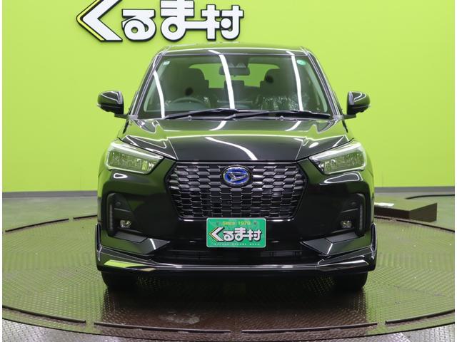 ロッキー プレミアムＧ　ＨＥＶ／登録済未使用車／純正エアロ／　９型Ｄオーディオ／パノラマモニター／ハーフレザー／レーダークルーズ／スマアシ／革巻ステア／スマートキー／オートハイビーム／ＬＥＤ／ミラーウインカー／ＯＰ純正エアロ／１７ＡＷ／ＣＶＴ（3枚目）