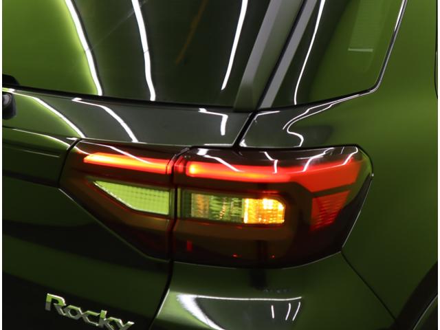 ロッキー プレミアムＧ　ＨＥＶ／登録済未使用車／純正エアロ／　９型Ｄオーディオ／パノラマモニター／ハーフレザー／レーダークルーズ／スマアシ／革巻ステア／スマートキー／オートハイビーム／ＬＥＤ／ミラーウインカー／ＯＰ純正エアロ／１７ＡＷ／ＣＶＴ（56枚目）