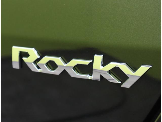 ロッキー プレミアムＧ　ＨＥＶ／登録済未使用車／純正エアロ／　９型Ｄオーディオ／パノラマモニター／ハーフレザー／レーダークルーズ／スマアシ／革巻ステア／スマートキー／オートハイビーム／ＬＥＤ／ミラーウインカー／ＯＰ純正エアロ／１７ＡＷ／ＣＶＴ（57枚目）